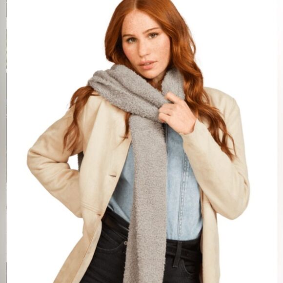 *NWT* Barefoot Dreams CozyChic Scarf - Grey